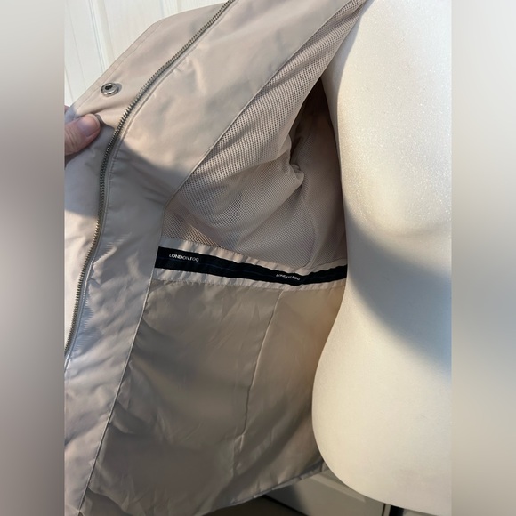 Classic London Fog Ivory Trench Raincoat - Size Small - Excellent Condition! - Picture 6 of 12